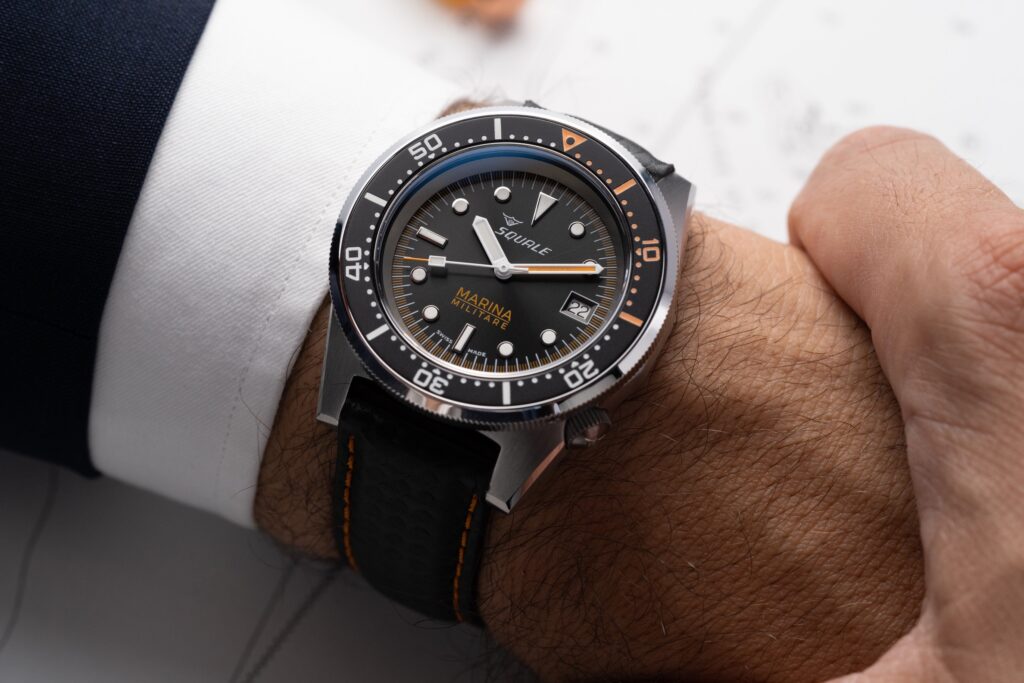 Relógio esportivo Marina Militare diver no pulso